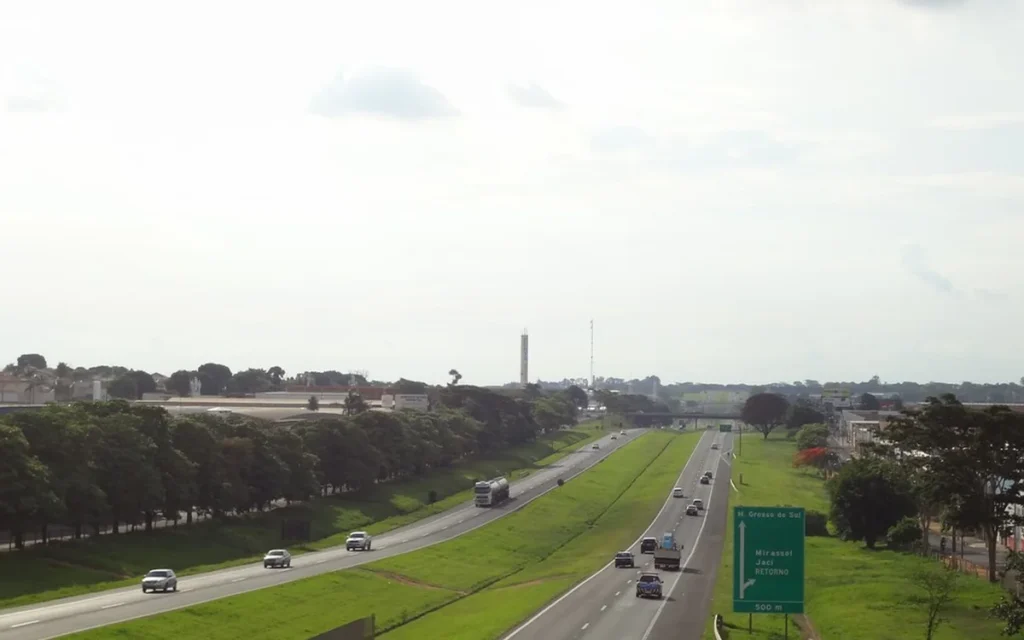 Engavetamento na dutra: Rodovia do interior paulista (imagem ilustrativa)